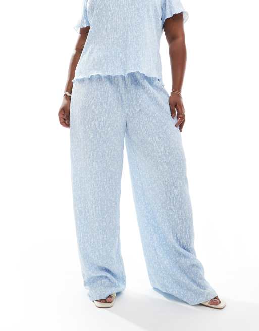 Pieces Curve mini plisse wide leg pants in ditsy blue flower print - part of a set, 3 of 5