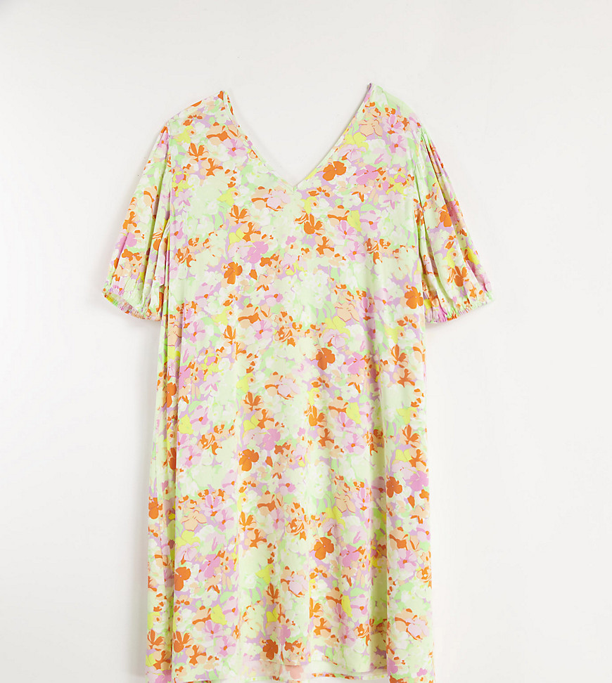 Pieces Curve mini smock dress with puff sleeves in cream floral-Multi