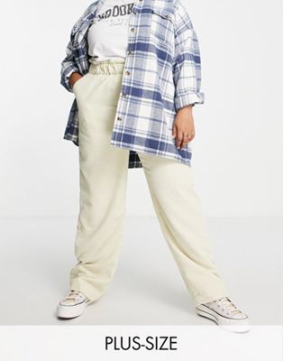 Pantalons et leggings Pieces Curve - Pantalon en velours côtelé à taille haute froncée - Beige