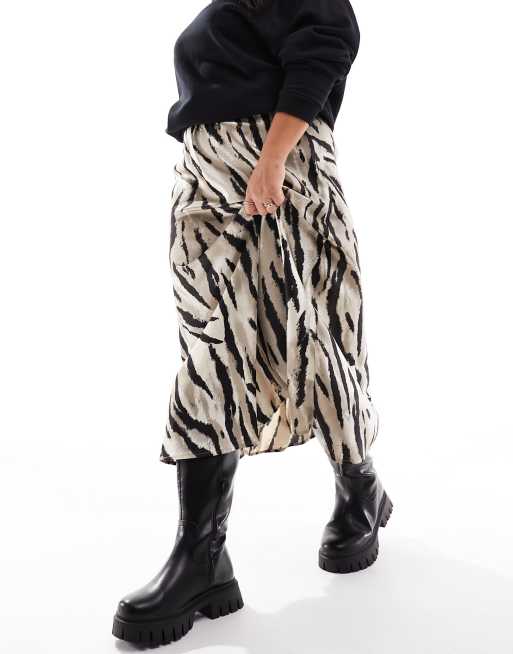 Pieces Curve - Satijnen midi-rok met zebraprint in lichtbruin