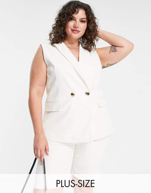Pieces Curve tailored shorts and blazer in cream, 2 of 3