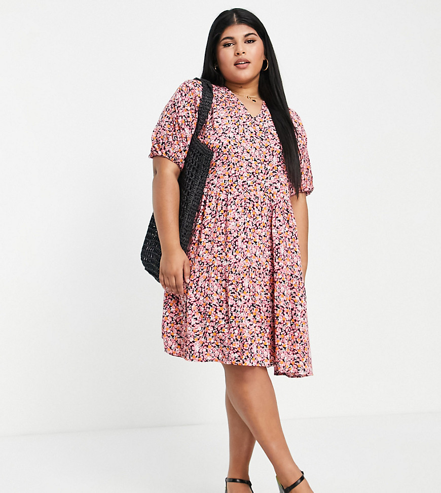 Plus-size dress by PIECES Exclusive to ASOS Ditsy floral print V-neck Short sleeves Tiered hem Regular fit