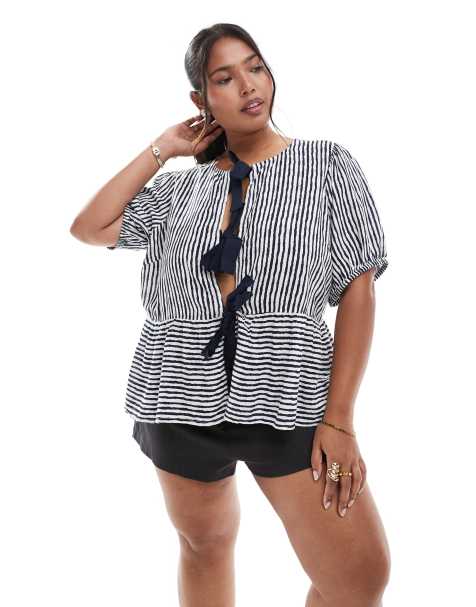 Pieces Curve - Top a maniche corte allacciato sul davanti blu navy e bianco a righe con peplo - view 1