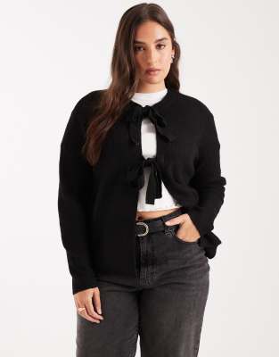 Pieces Curve - Wendbare Strickjacke in Schwarz mit gebundener Vorderseite