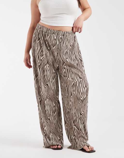 PIECES Curve wide leg plisse pants in brown animal print, 2 of 5