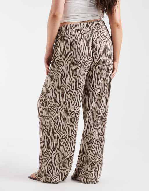 PIECES Curve wide leg plisse pants in brown animal print, 4 of 5