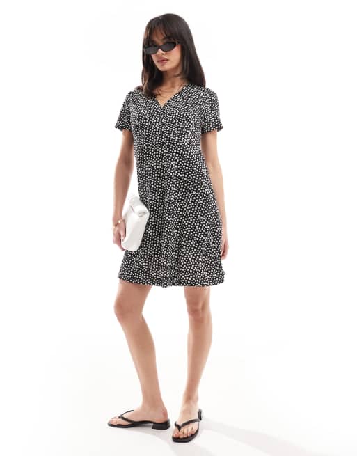 Pieces – Czarna, kopertowa sukienka mini w kwiatowy wzór