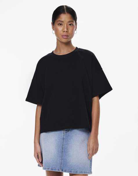 Pieces Short sleeved top in black