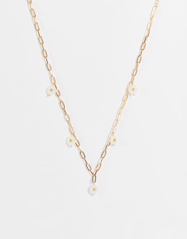 Pieces daisy charm chain necklace in gold