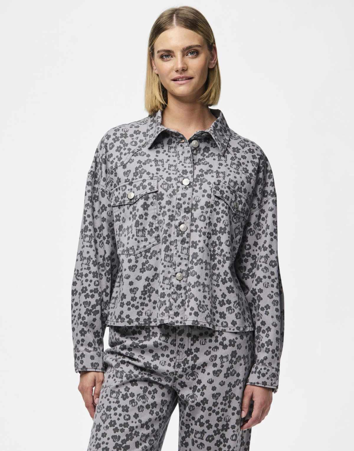 Pieces Denim shirt in ultimate grey