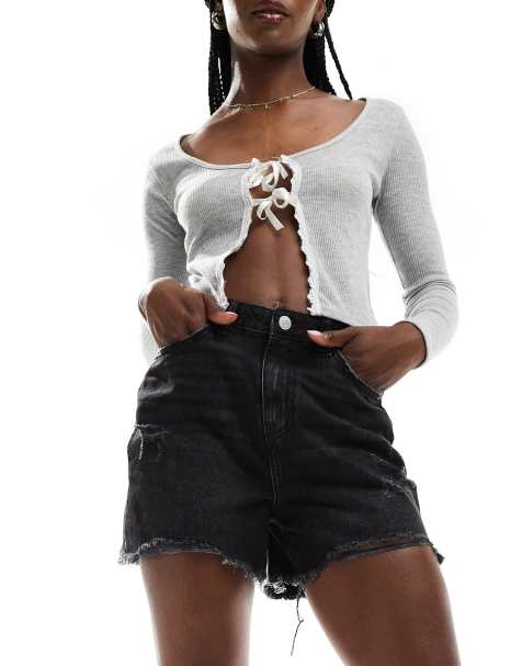 Pieces - Denim short met gerafelde onderkant in zwart met wassing - view 1