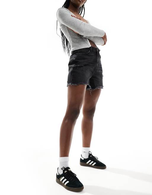 Pieces - Denim short met gerafelde onderkant in zwart met wassing, 5 van 5
