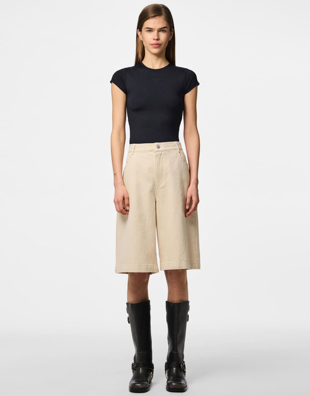 Pieces Denim shorts in beige denim