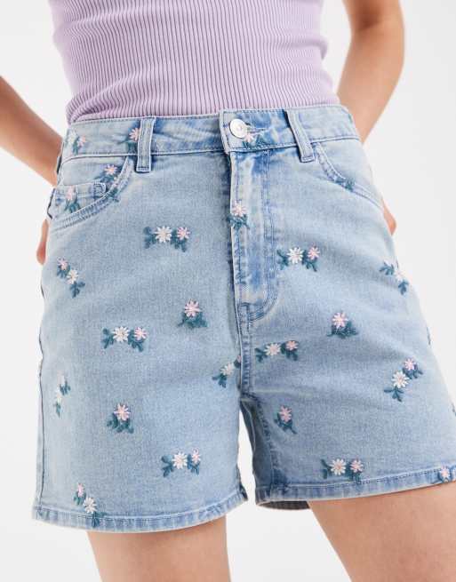 Pieces denimshorts med blomsterbroderi i lyseblå, 3 af 5