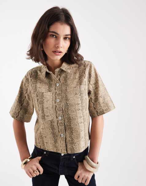 Pieces - Denimtop i slangeprint med korte ærmer og cropped snit - view 1