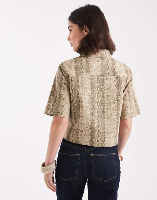 Pieces - Denimtop i slangeprint med korte ærmer og cropped snit, 3 af 4