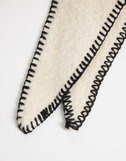 Pieces dreieckiger Strickschal mit Zierstichbesatz in Cremeweiß, 2 von 3