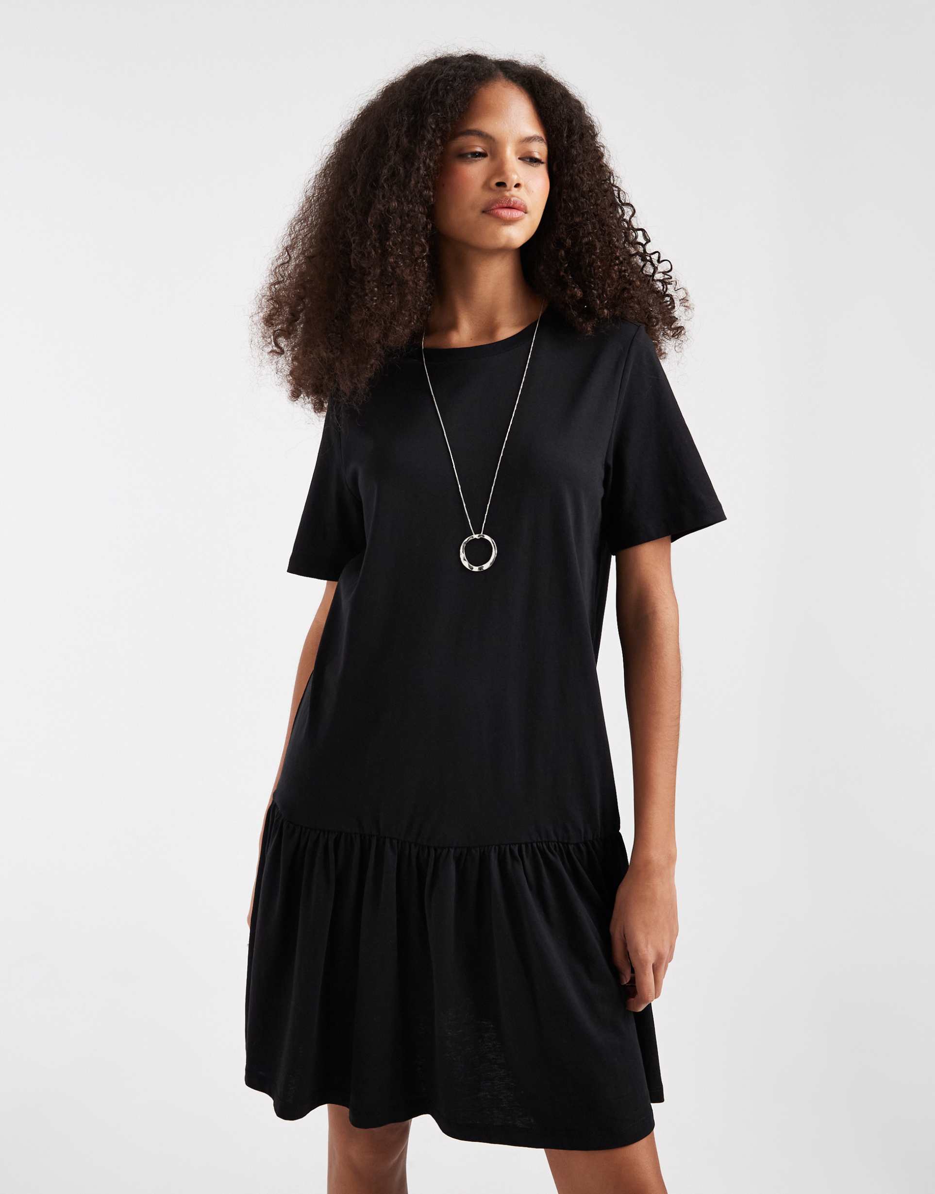 pieces drop waist short sleeve mini dress in black