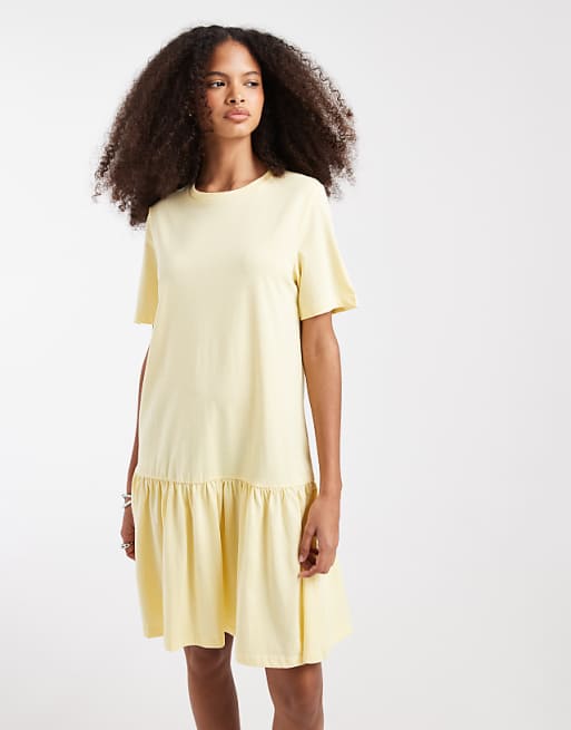 pale yellow dresses Light Chiffon Dress: Knee Length Party Bridesmaid Dress Dance the night away in your fave pair of strappy heels and delicate jewelry. Currently obsessed: Georgina in Pale