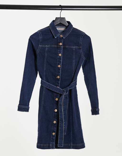 Pieces – Dunkelblaues Jeans-Hemdkleid mit Gürtel