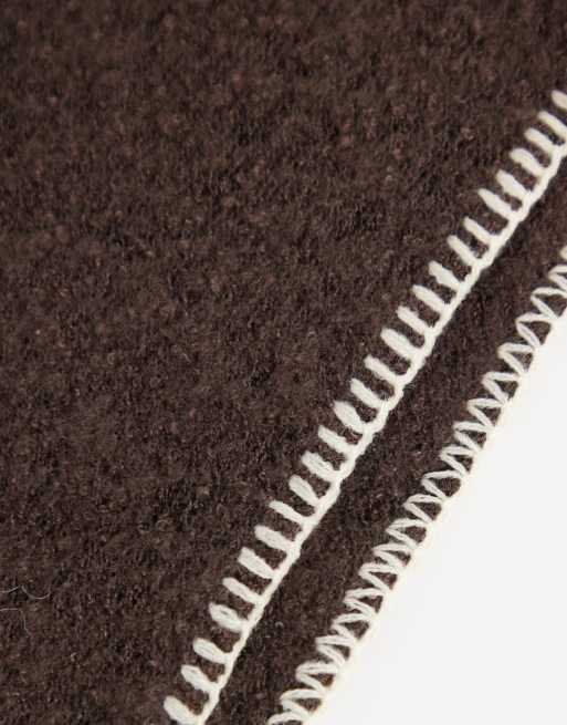 Pieces écharpe triangle en maille avec bordure point de feston marron chocolat, 2 de 3