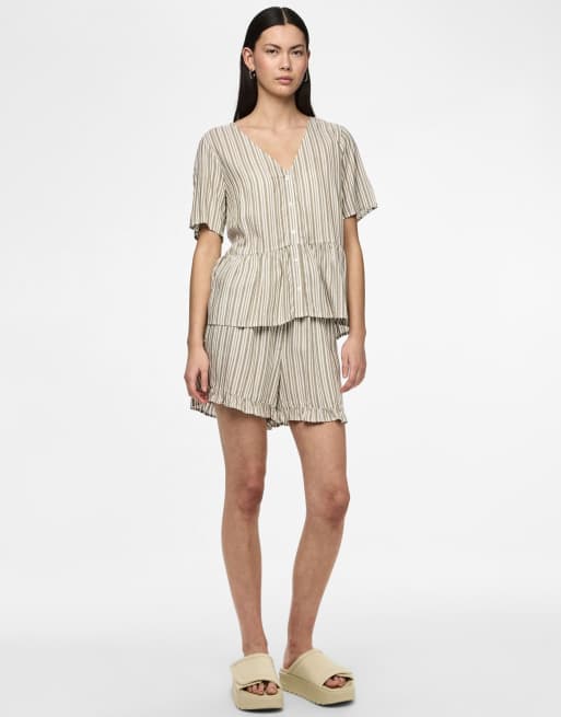 Pieces – Ekfärgade shorts