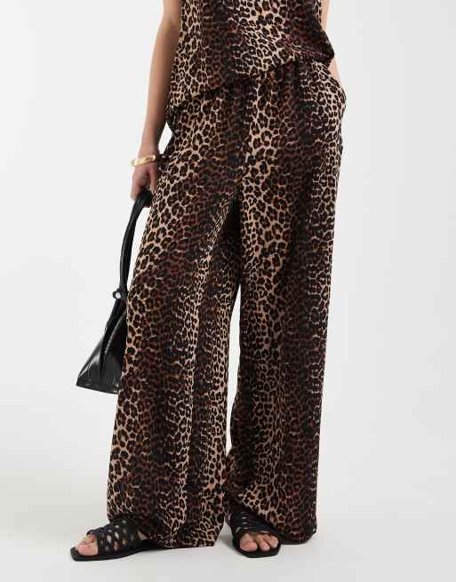 Pieces elasticated waistband wide leg pants in leopard print (part of a set), 2 of 5