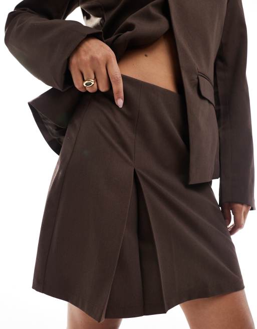 Pieces - Elegante geplooide mini rok in bruin, deel van co-ord set, 2 van 5
