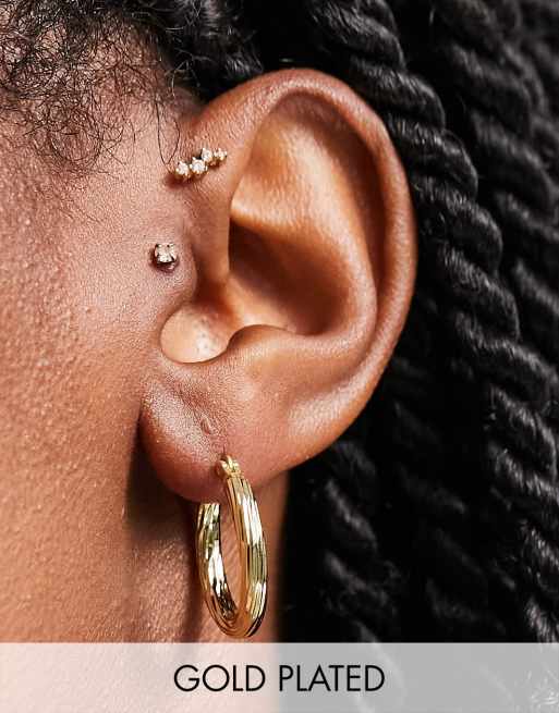 Pieces – Exclusive – 18k guldpläterade, mellanstora creoler i vintagestil