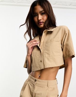 Pieces exclusive cropped cargo shirt co-ord in beige - ASOS Price Checker