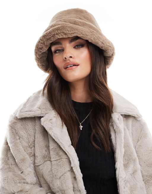 Pieces faux fur bucket hat in taupe