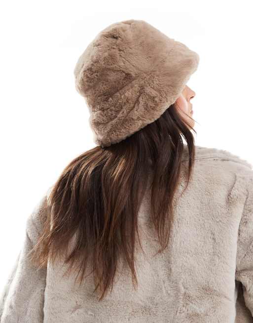 Pieces faux fur bucket hat in taupe