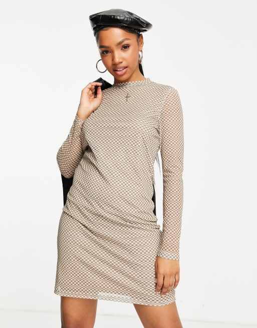 Pieces – Fenola – Langärmliges Bodycon-Minikleid aus Netzstoff in Beige kariert
