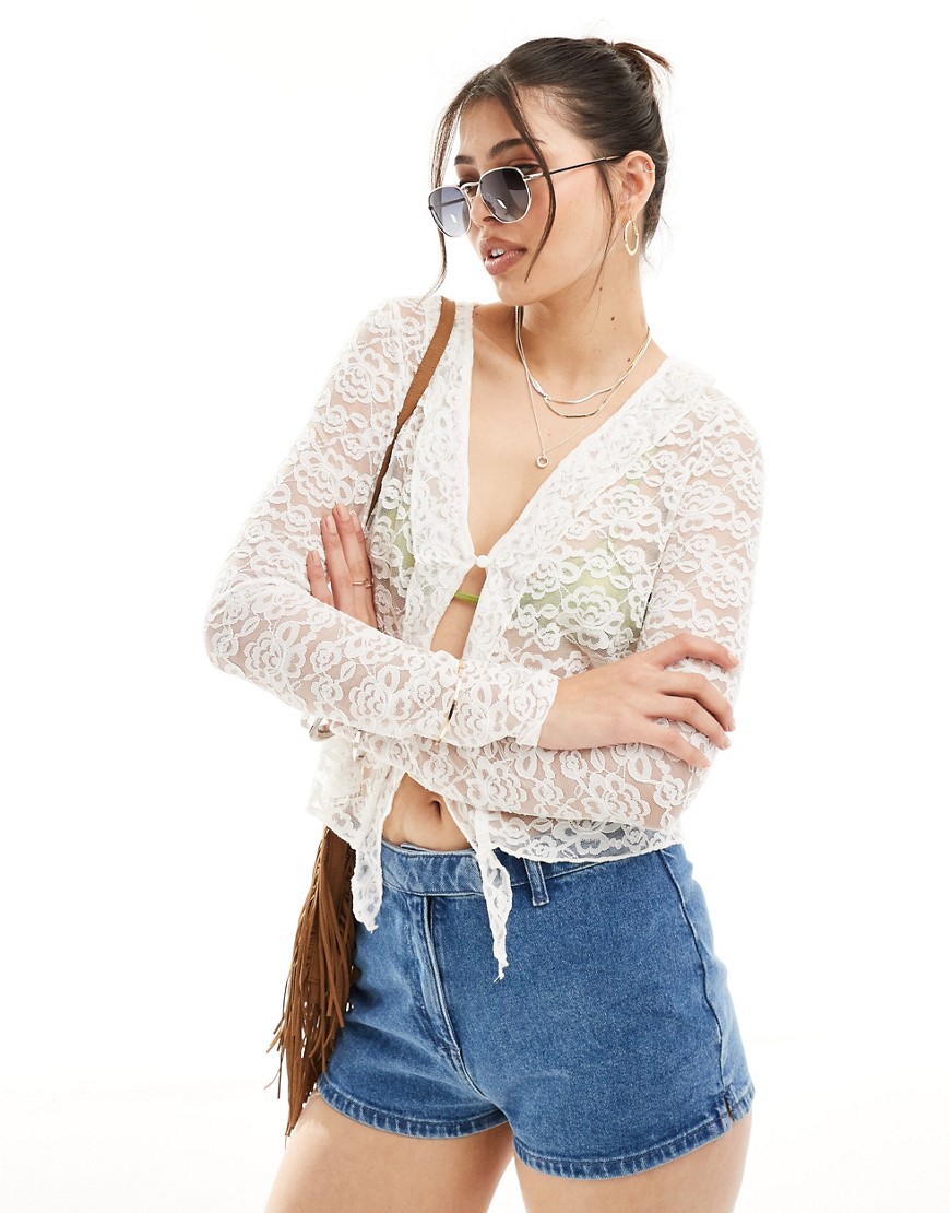 Pieces Festival lace chuck on open top in white