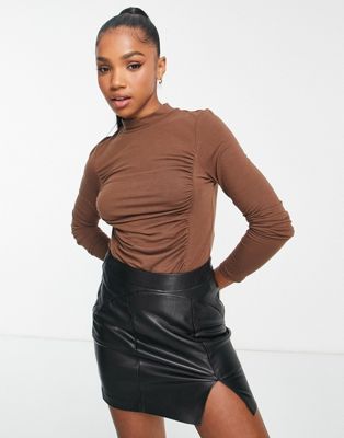 Pieces Finta ruched jersey top in brown - ASOS Price Checker