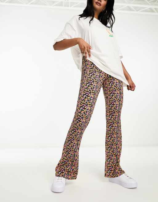 Pieces - Flare-broek met hoge taille en fijne print in multi