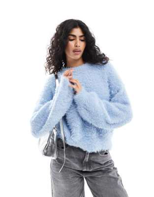 Pieces - Flauschiger Pullover in Blau