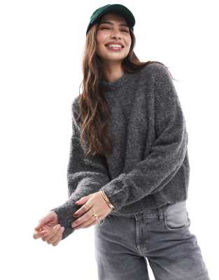 Pieces - Flauschiger Pullover in Grau meliert