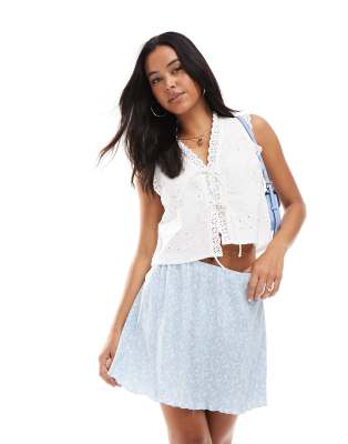 Pieces Pieces flippy hem mini skirt in ditsy light blue flower print