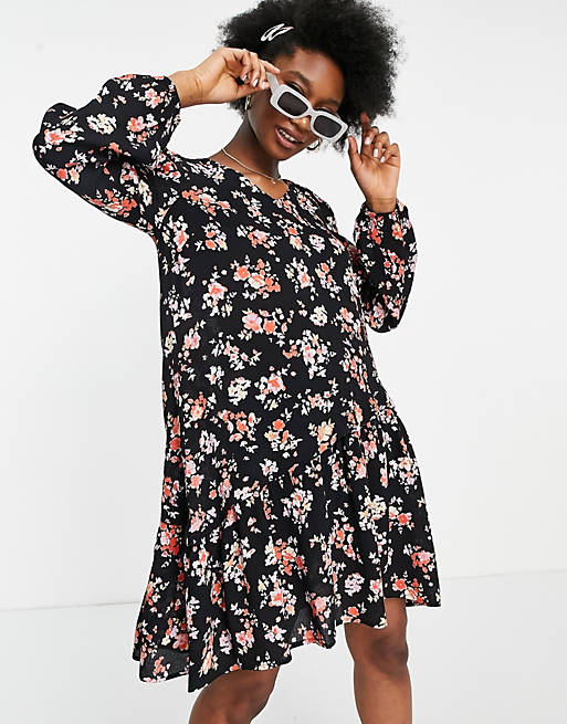 Pieces floaty smock dress with tiered skirt in black floral