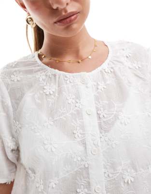 PIECES FLORAL APPLIQUE SHORT SLEEVE BUTTON FRONT TOP 