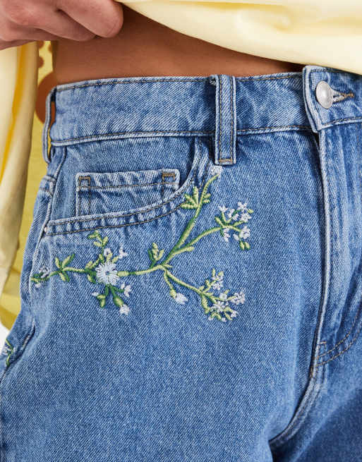Pieces floral embroidered denim shorts in medium blue, 2 of 5