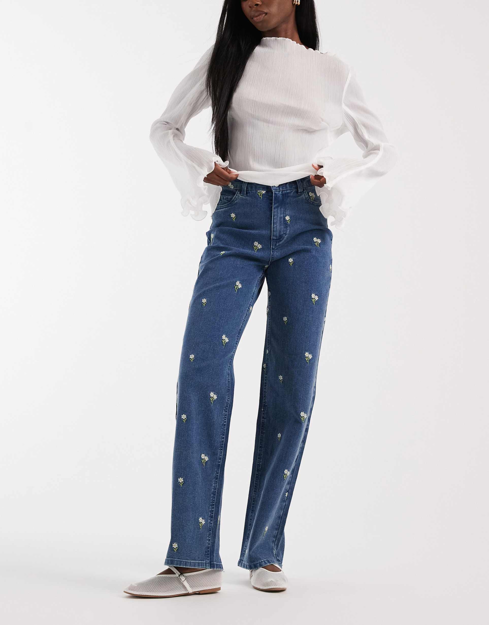 pieces floral embroidered straight leg jeans in medium blue