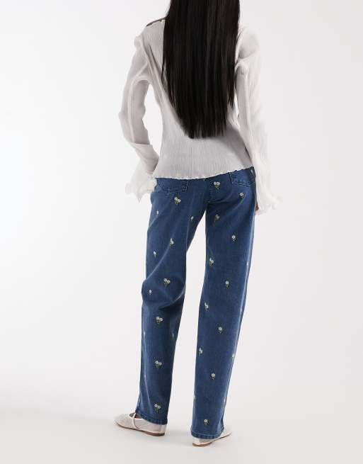 Pieces floral embroidered straight leg jeans in medium blue, 2 of 5
