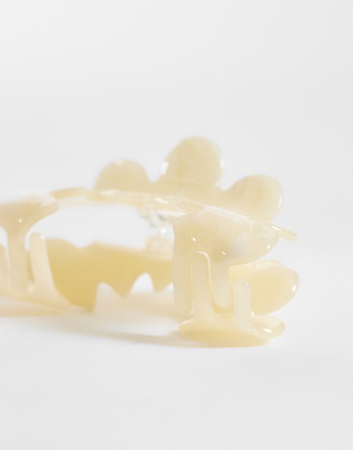 Pieces floral hair claw clip in pale yellow, 3 of 3