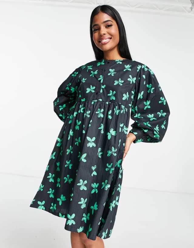 Pieces floral mini smock dress in black/green