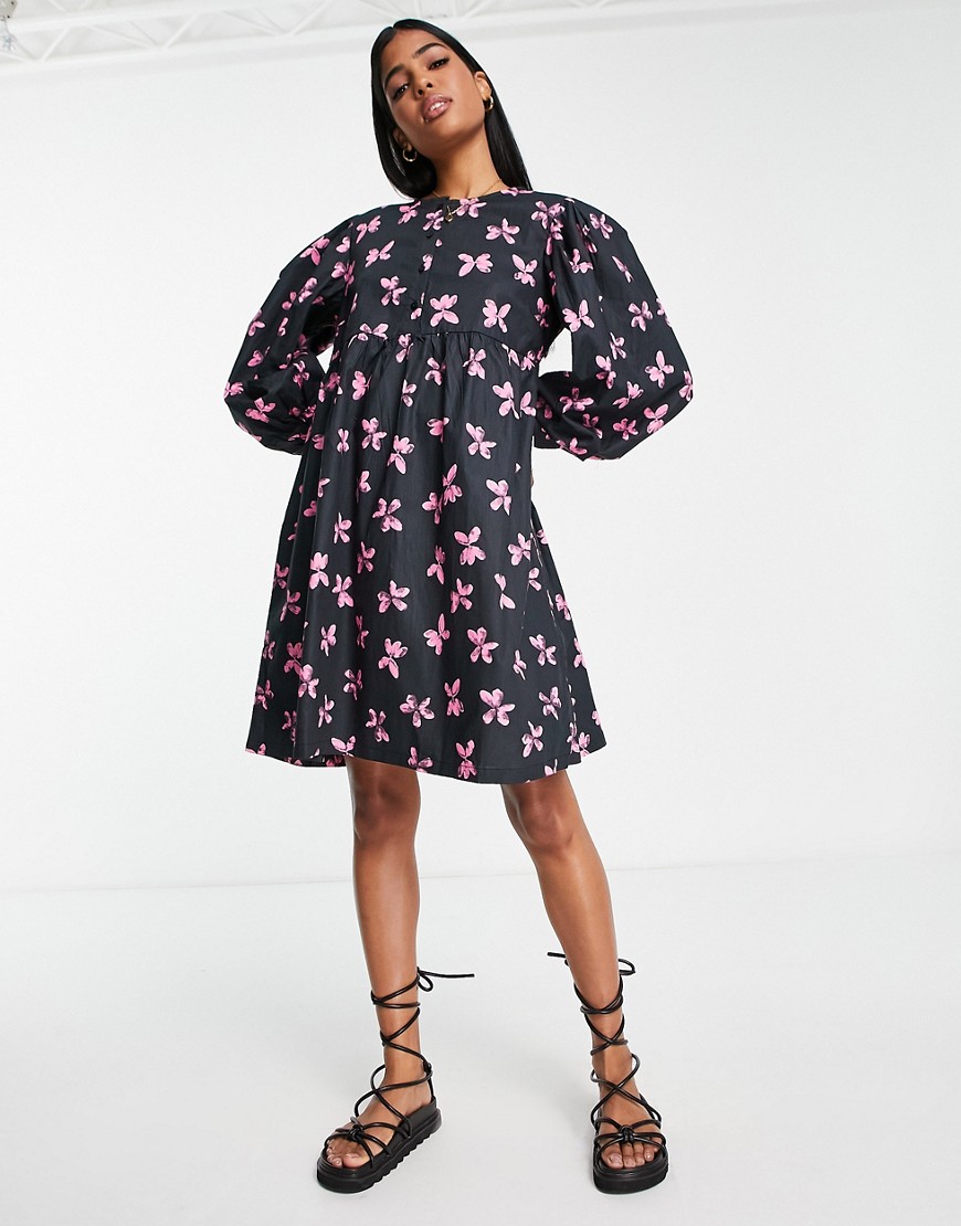 Pieces floral mini smock dress in black/pink