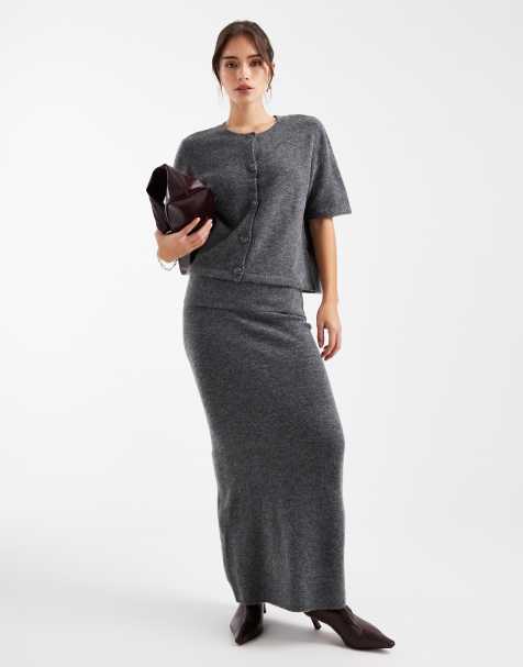 PIECES - Gebreide co-ord set van gebreid vest met korte mouwen en midirok met omgeslagen taille in gemêleerd medium grijs - view 1