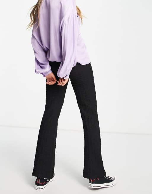 Pieces - Gekreukelde broek met wijde pijpen in zwart, 3 van 4