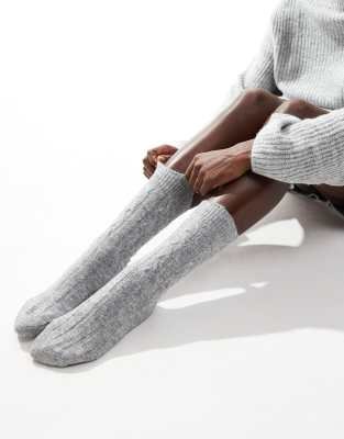 Pieces - Gemütliche Socken aus Rippstrick in Grau